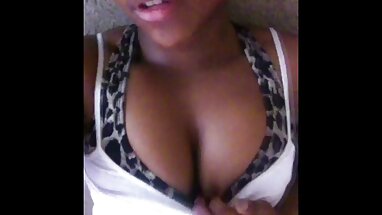 Bir yandan, güçlü bir penis için konulu anne porno ödül