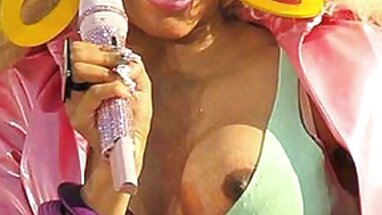 Beyaz, siyah, türbanlı porno konulu