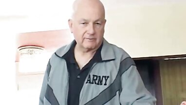 Sıcak erotik konulu seks fatty olduğunu seçilmiş Yukarı tarafından bir genç adam,