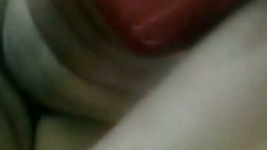 Şöminenin yanında el porno lezbiyen konulu ele tutuşmak