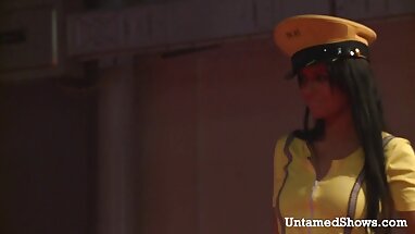 İki kız kamerada oynuyor porno konulu